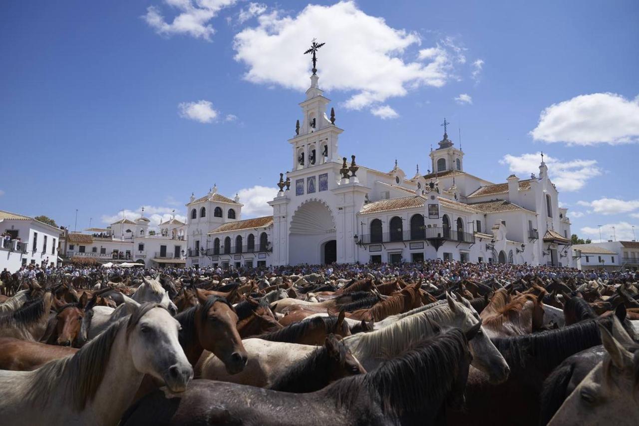 Hotel La Malvasia El Rocio Bagian luar foto